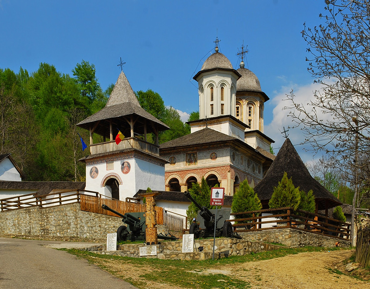 Biserica „Sf. Nicolae” din Bâscenii de Jos