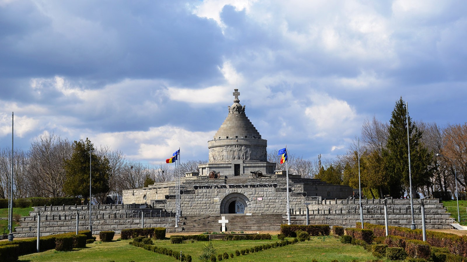 Muzeul si Mausoleul Eroilor de la Marasesti